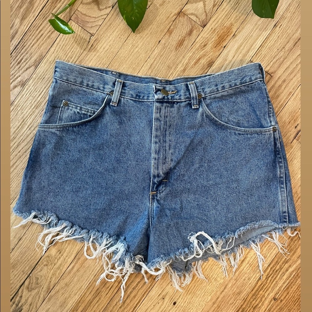 Raw-cut Wrangler Jean Shorts
